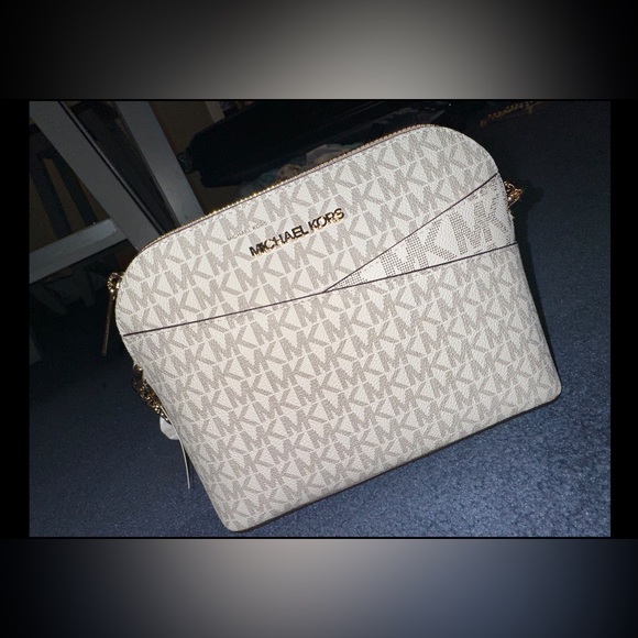 Brand new with tags Michael Kors purse - Picture 1 of 1